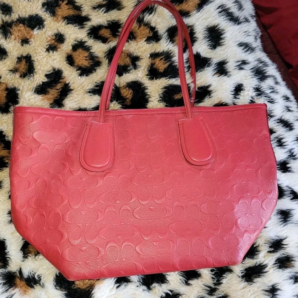 CLEAN COACH EMBOSSED LOGO TAXI ZIP TOTE IN LEATHER F34621 RED-Gently Used